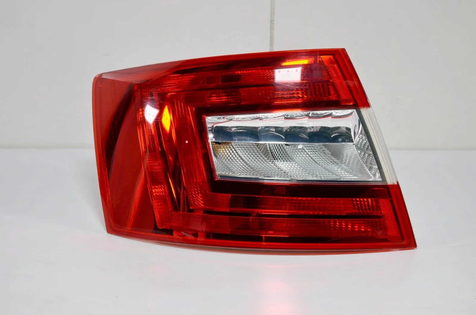 Фонарь SKODA OCTAVIA 2012+ 5E5945111 A7, левый