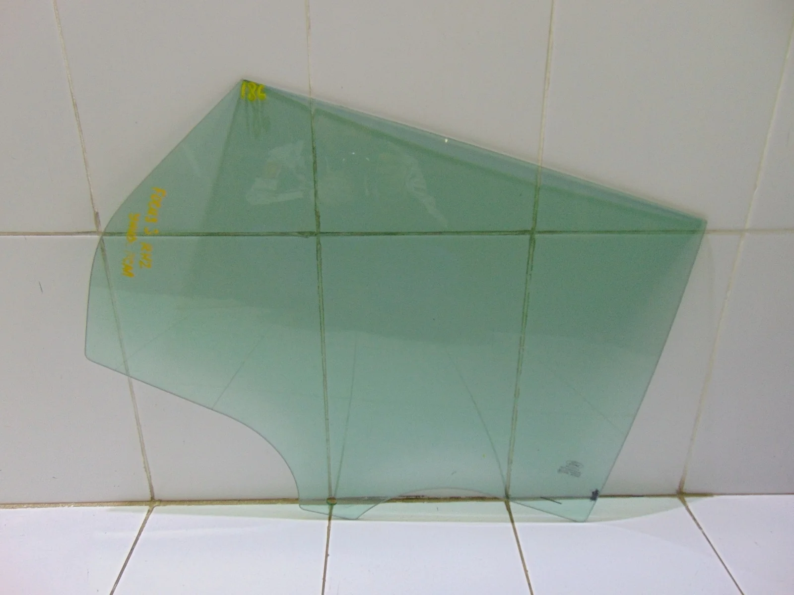 Стекло двери FORD FOCUS 2011+ 1708068 3 УНИВЕРСАЛ, заднее правое