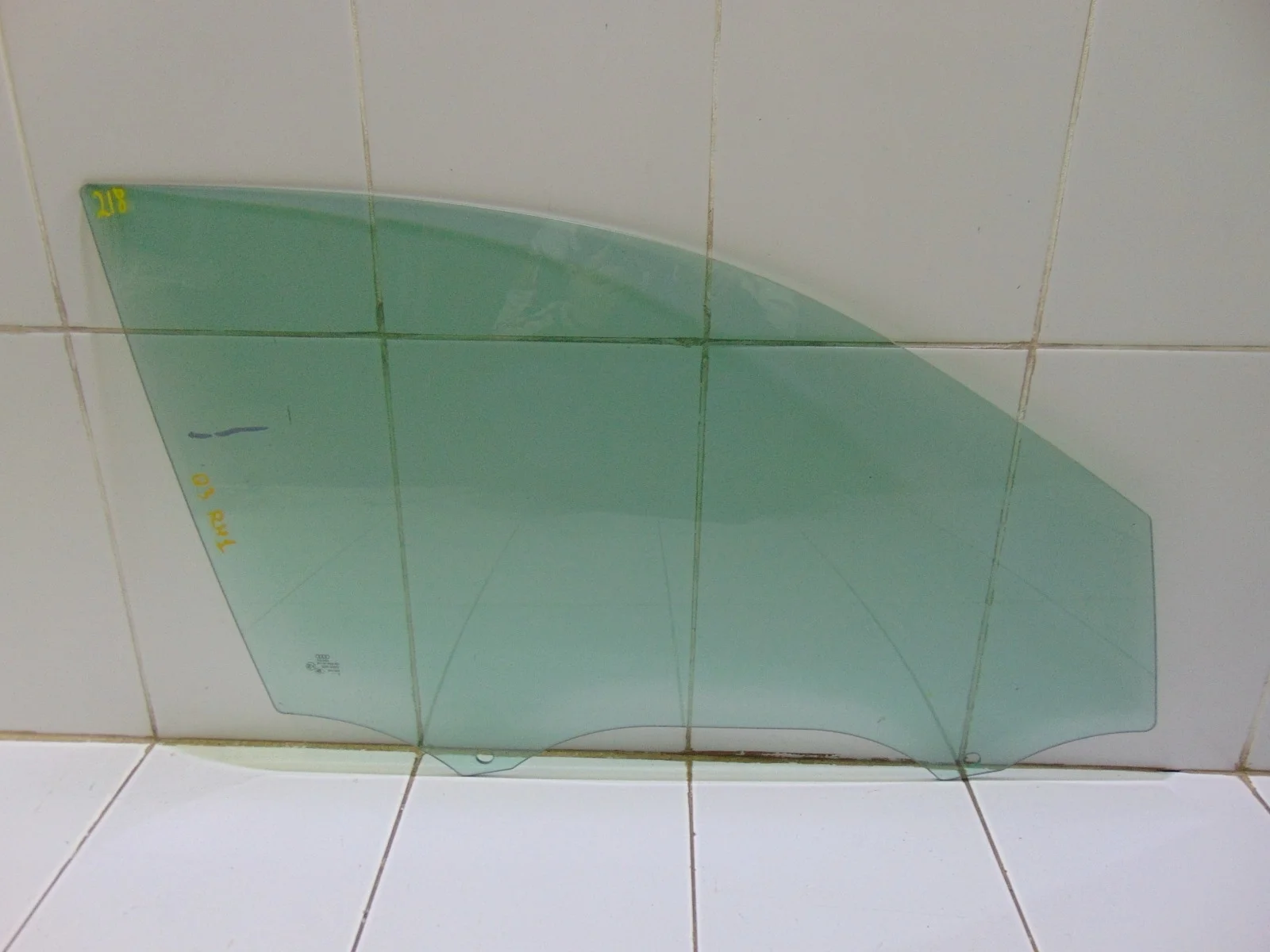 Стекло двери AUDI Q3 2012-2018 8U0845202 8U 2.0, переднее правое