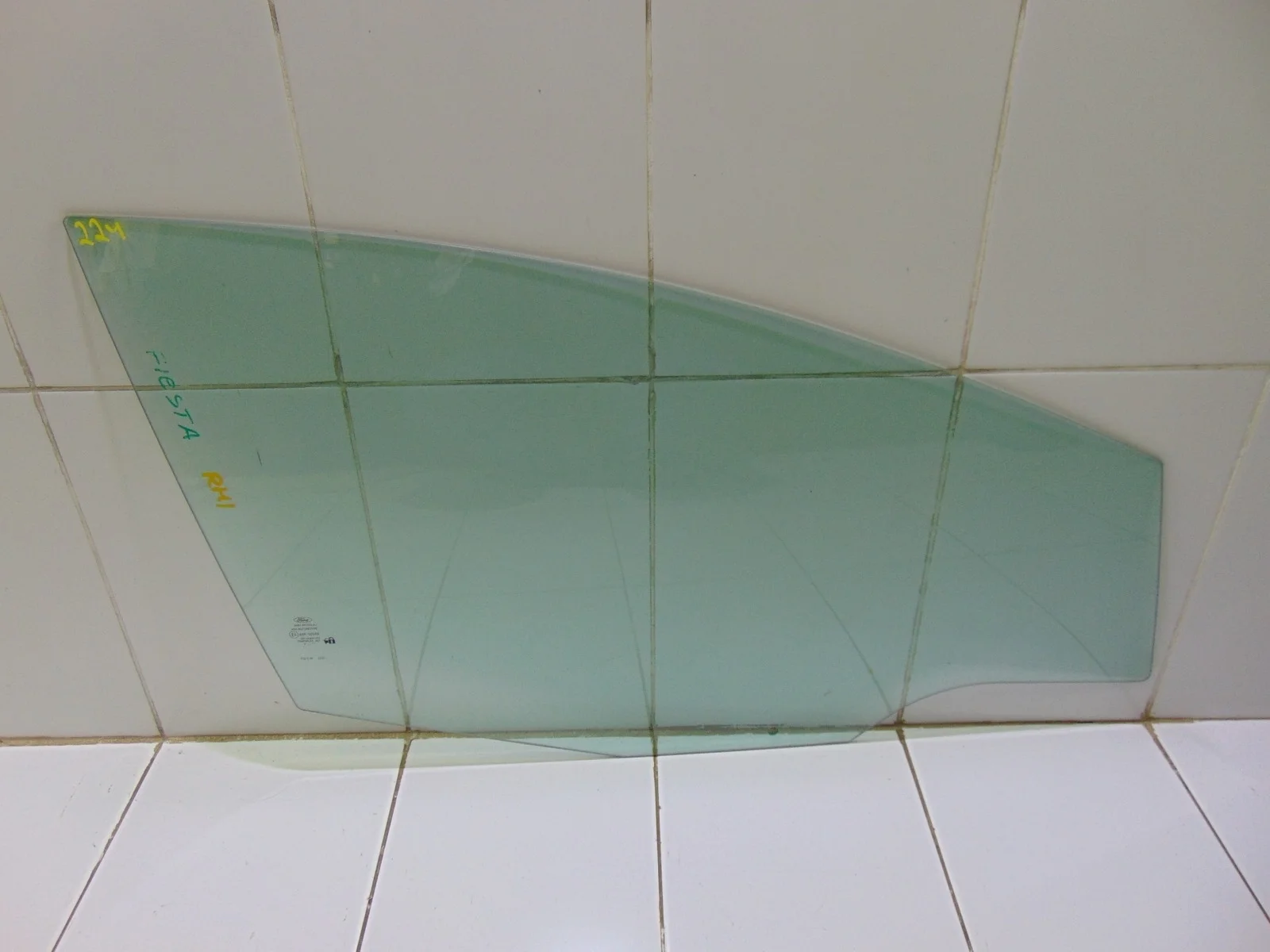 Стекло двери FORD FIESTA 2008-2019 1680515 6, переднее правое