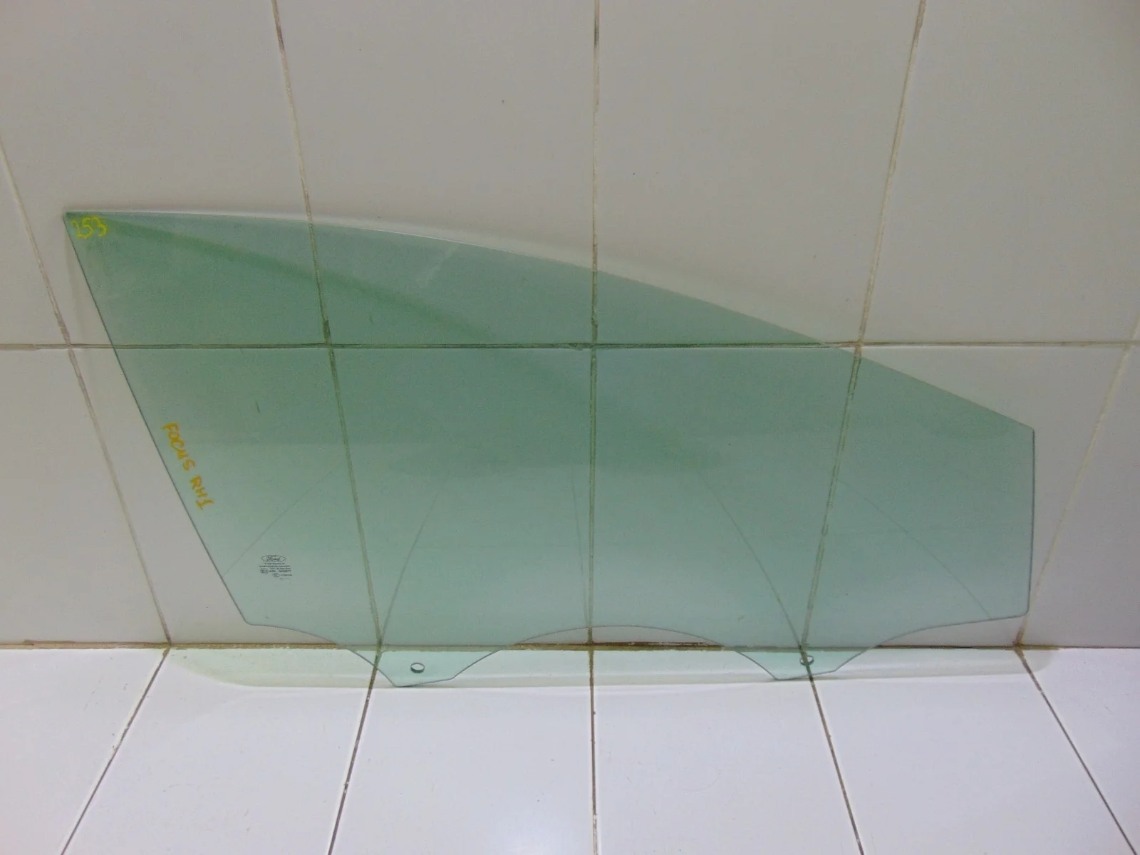 Стекло двери FORD FOCUS 2011-2018 F1EZ5821410A 3 2.0, переднее правое