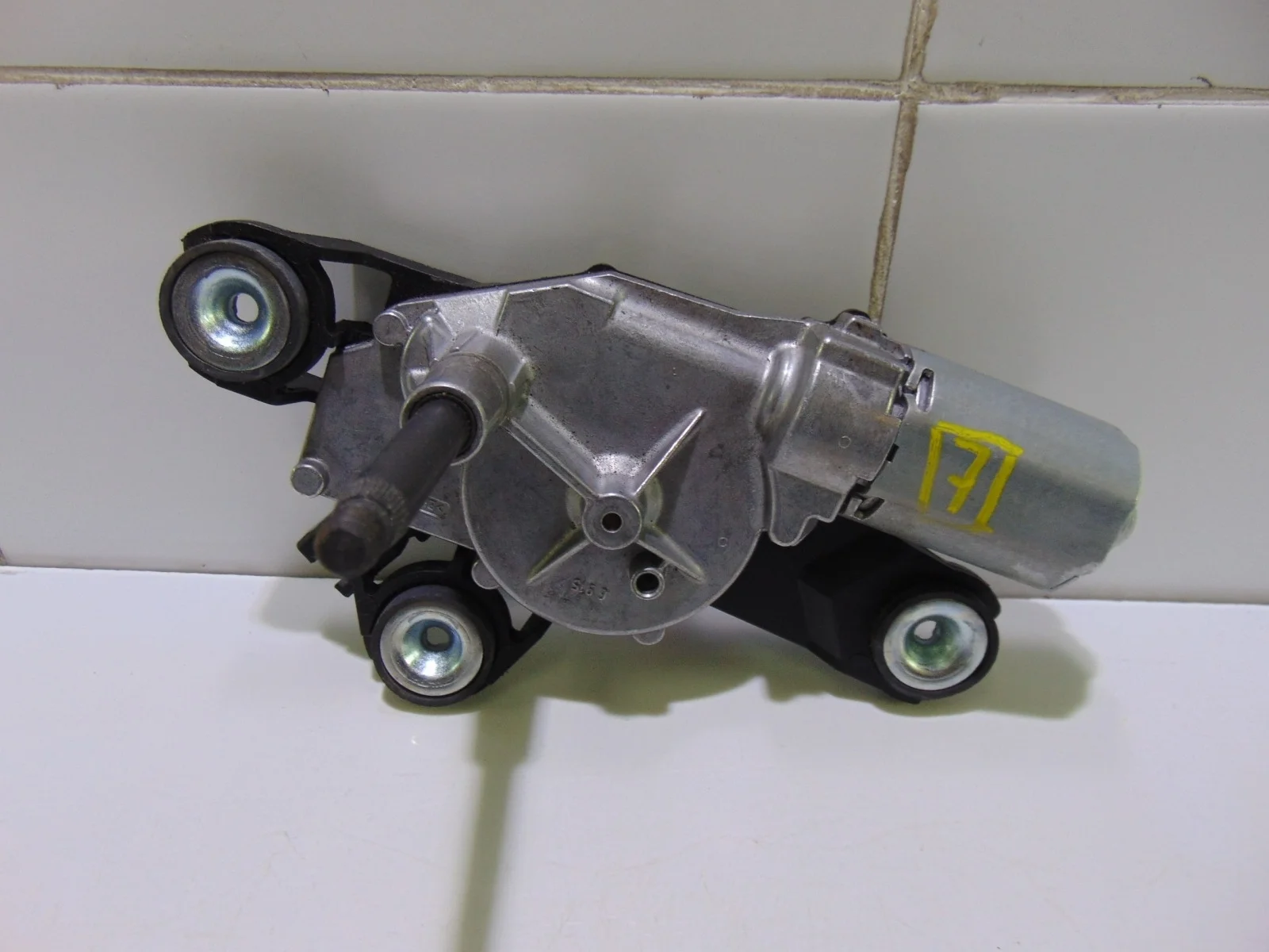 Моторчик стеклоочистителя FORD FOCUS 2010+ F1FB17K441AA 3 ХЭТЧБЕК, задний