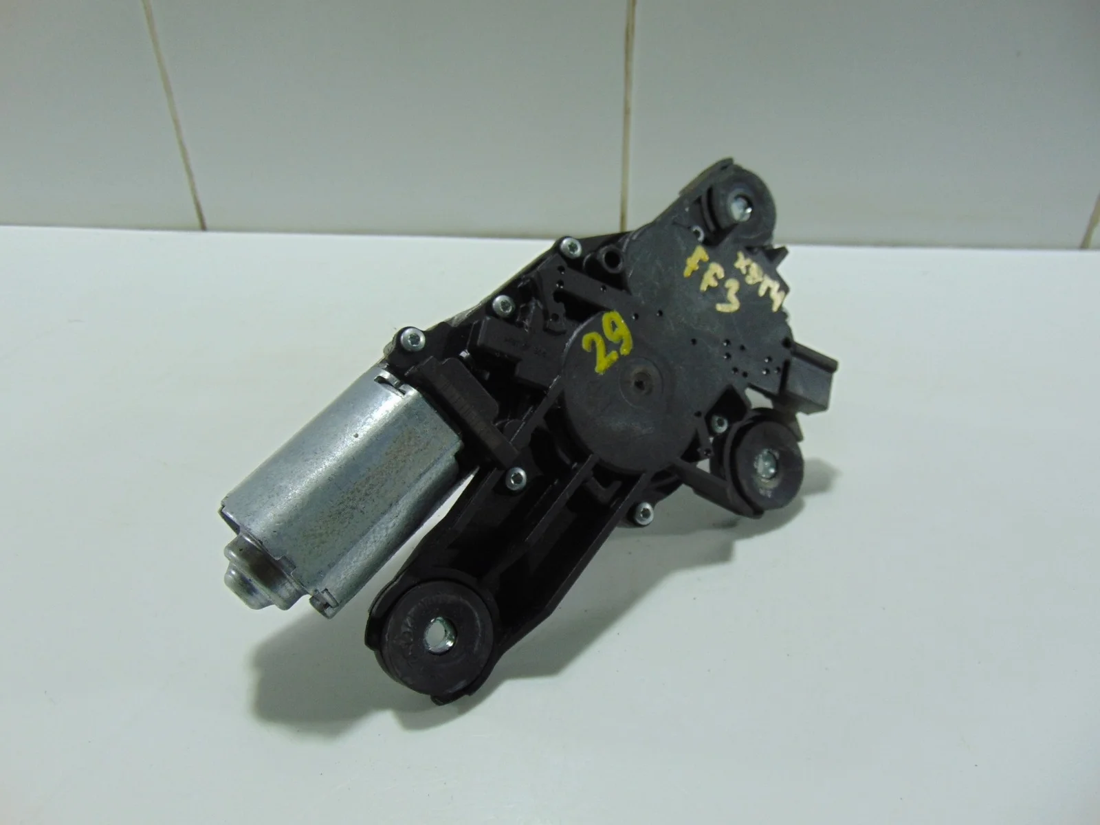 Моторчик стеклоочистителя FORD FOCUS 2010+ F1FB17K441AA 3 ХЭТЧБЕК, задний