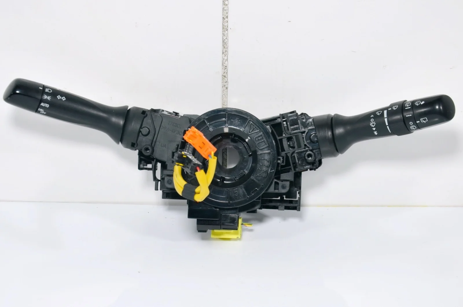 Переключатель / Шлейф подрулевой TOYOTA HIGHLANDER 2009+ 843060E010 XU40