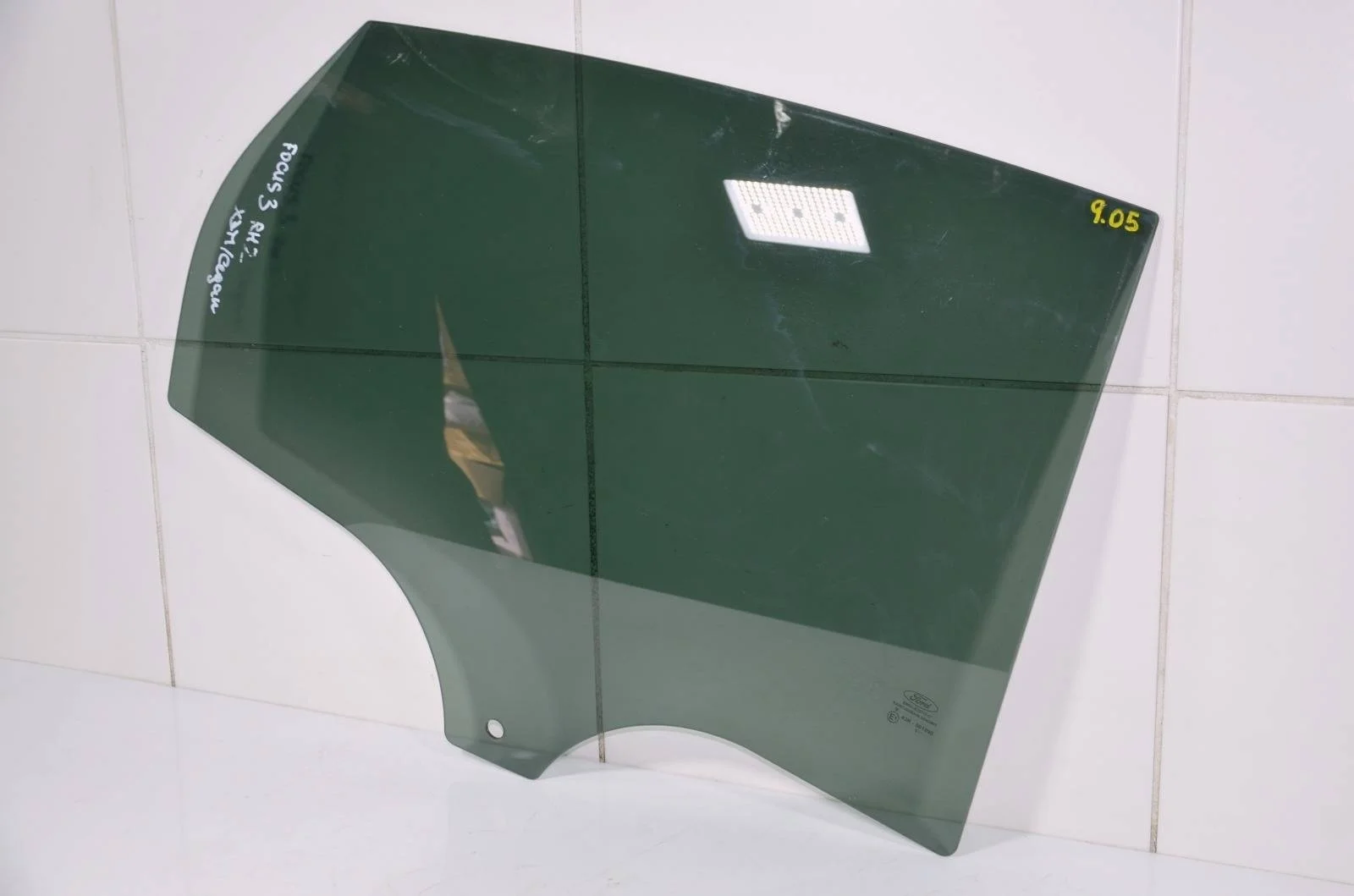 Стекло двери FORD FOCUS 2011-2019 1706321, заднее правое