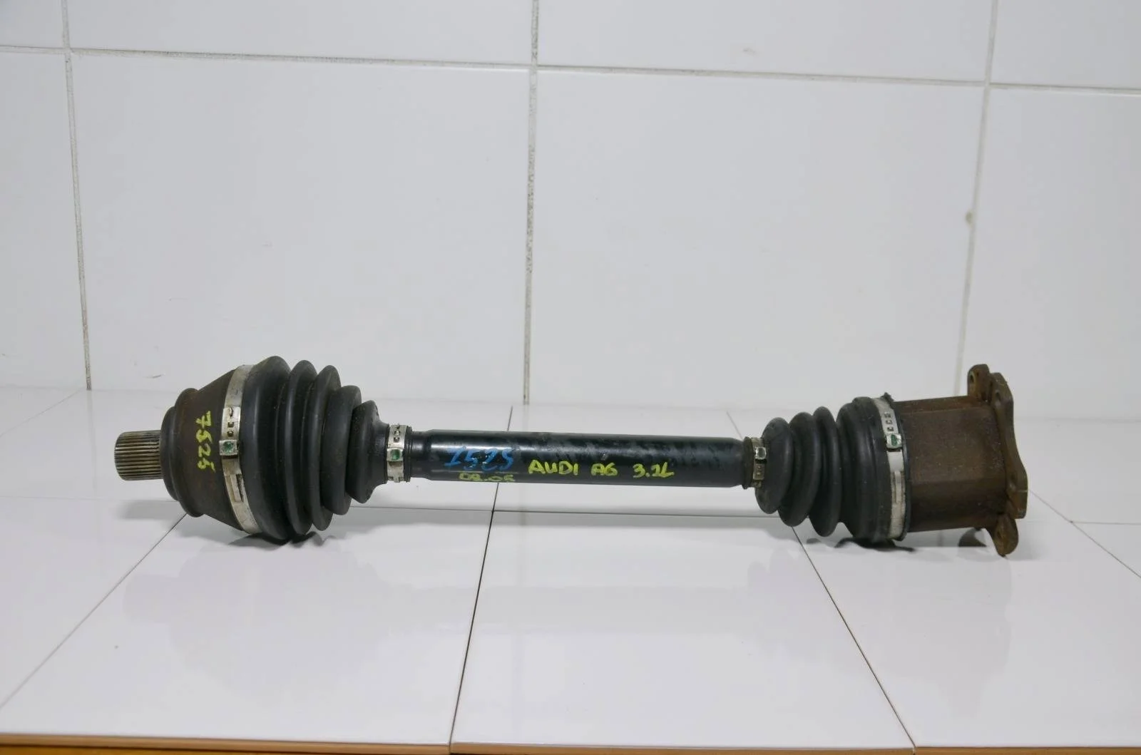 Привод AUDI A6 2005-2011 4F0407272J C6 3.2 BKH, передний правый