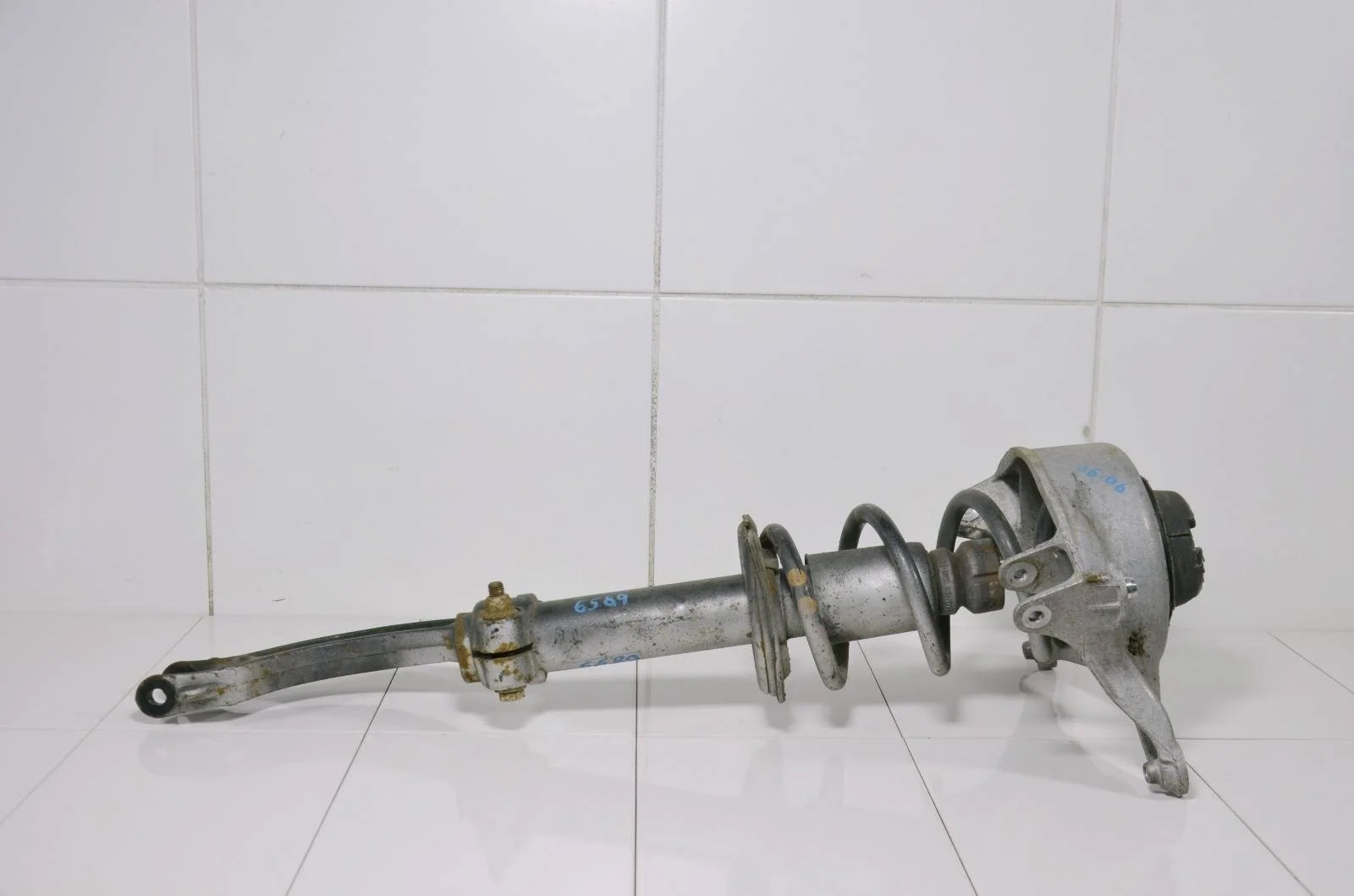 Стойка амортизатора AUDI A5 2008+ 8K0413031CA 8T, передняя левая