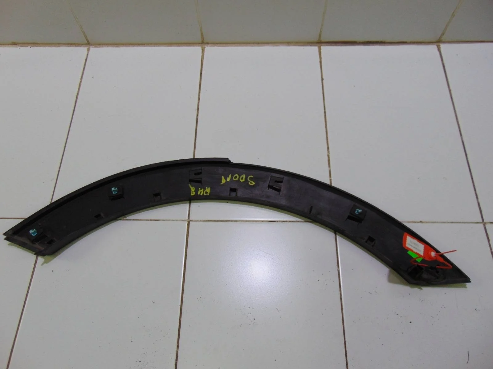 Молдинг крыла KIA SPORTAGE 2010-2015 877423U000 SL, задний правый