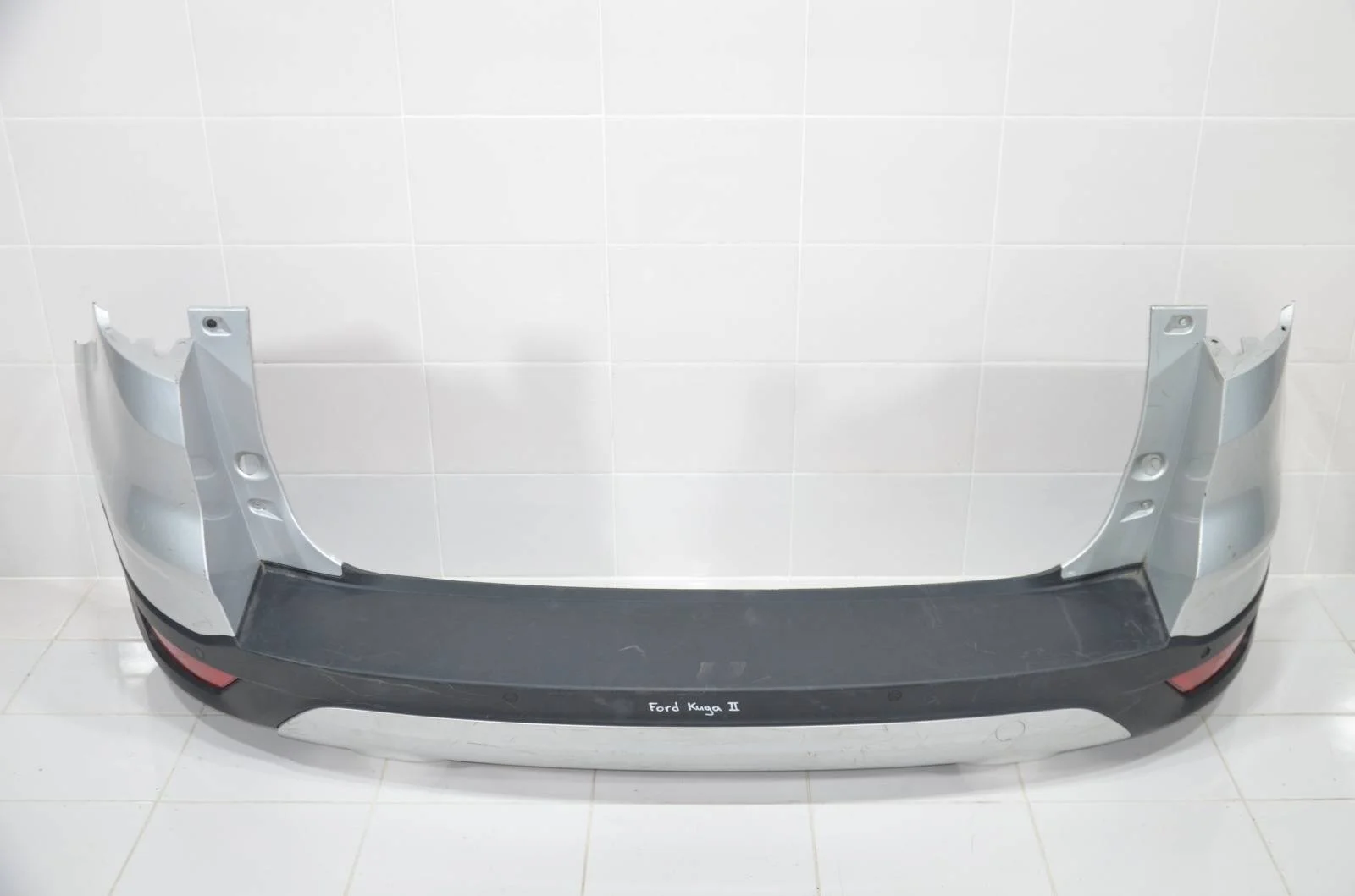 Бампер FORD KUGA 2016+ 1837225 CBS, задний