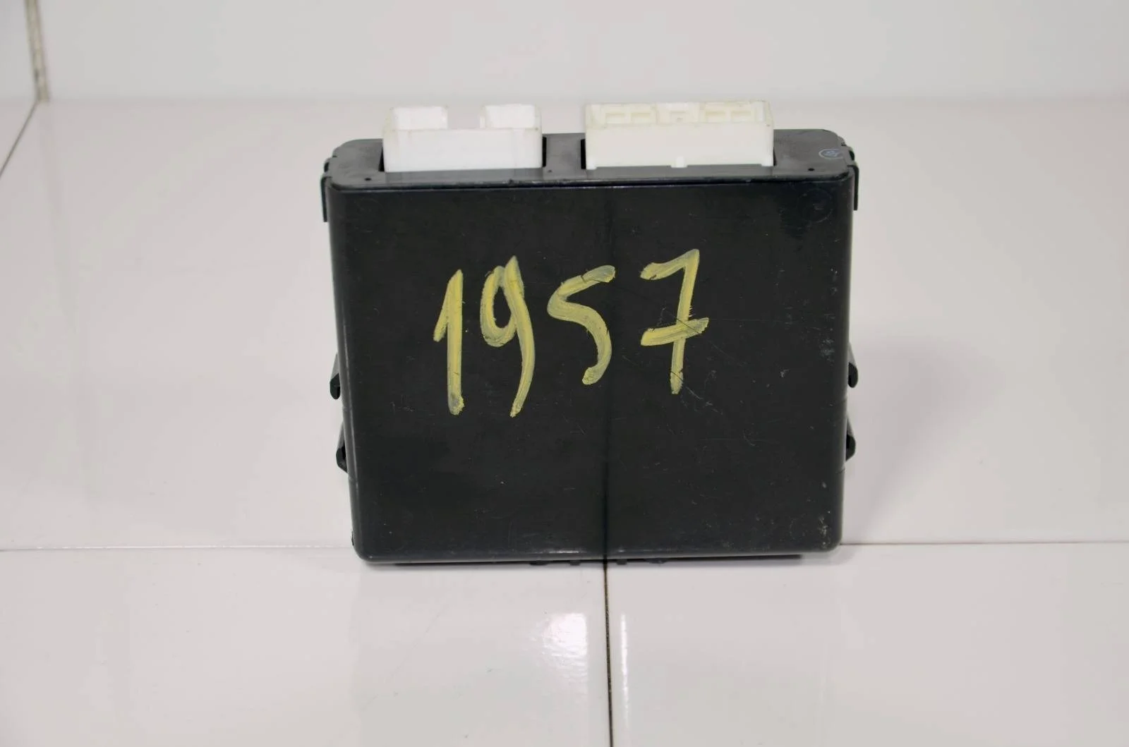 Блок управления дверьми Lexus RX400H 2003-2009 8922248010 MHU33