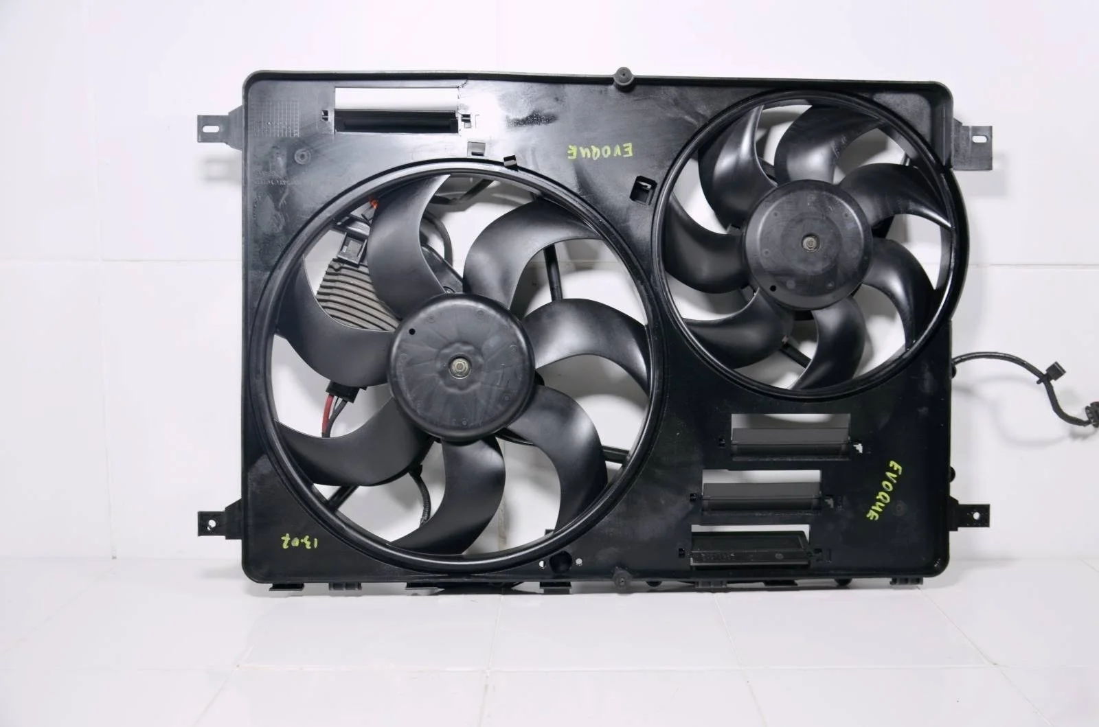 Диффузор в сборе LAND ROVER RANGE ROVER EVOQUE 2011-2018 BJ328C607AD L550