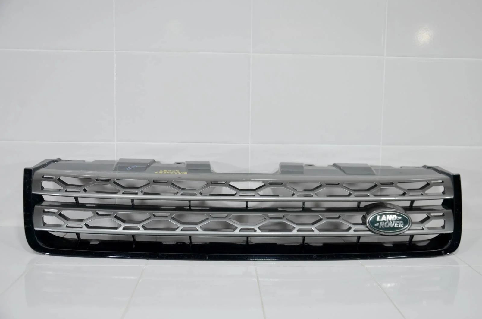 Решетка радиатора LAND ROVER DISCOVERY SPORT 2015+ LR061222 L550