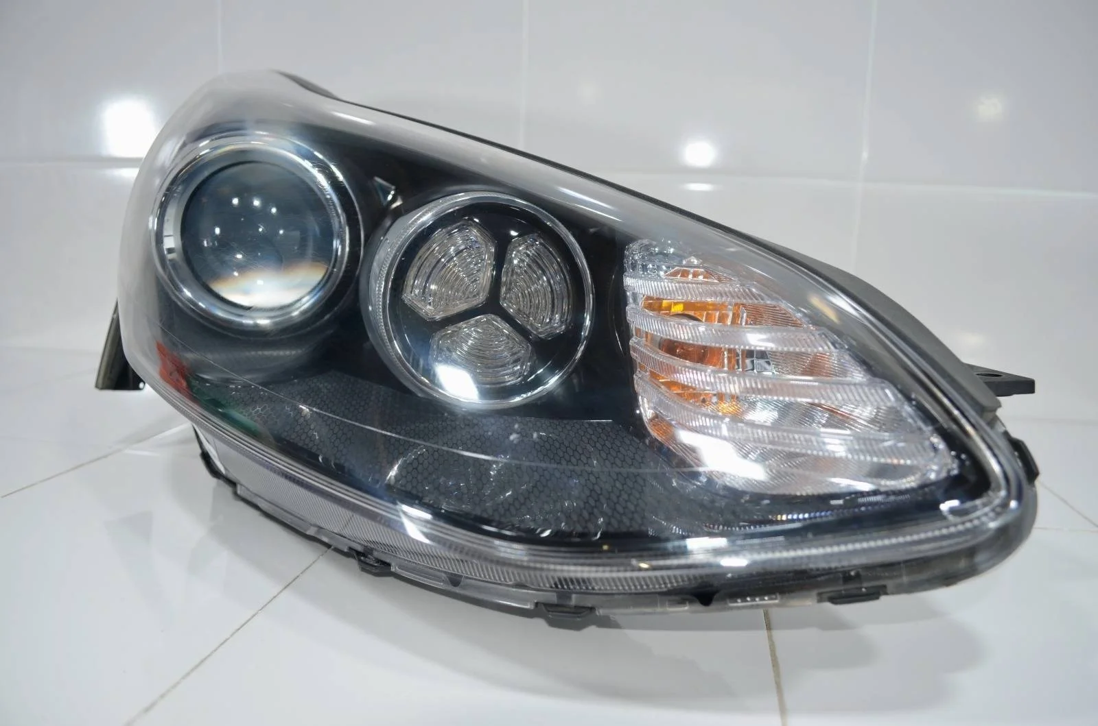 Фара KIA SPORTAGE 2016+ 92102F1010 4 QLE, правая