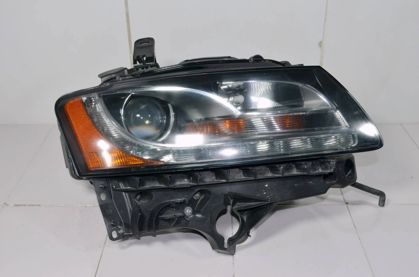 Фара AUDI A5 2010+ 8T0941030AM 8T, правая