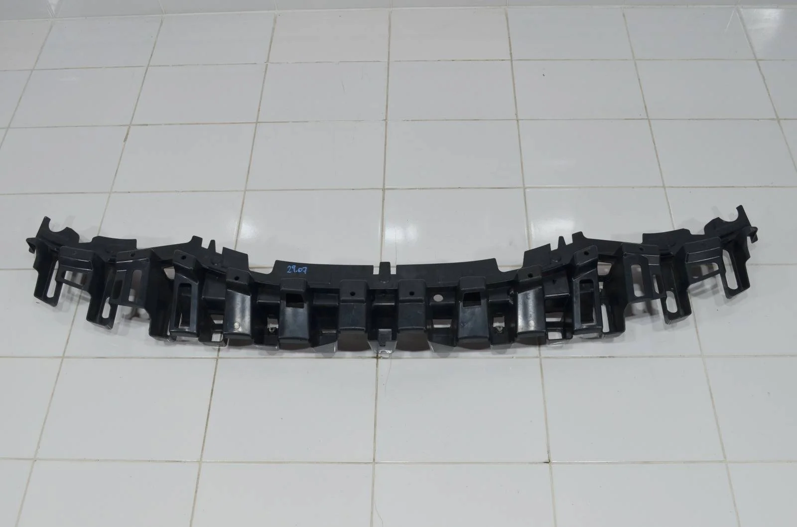 Кронштейн бампера центральный LAND ROVER SPORT 2013+ LR045204 L494, передний