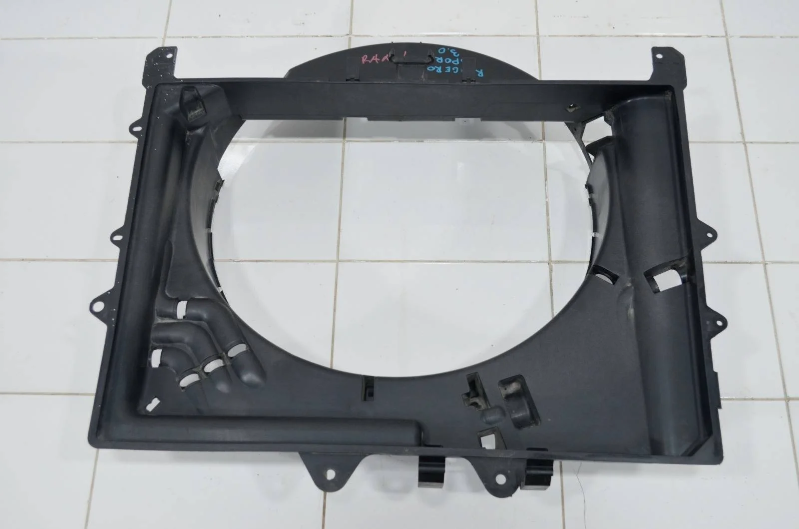 Кожух вентилятора LAND ROVER SPORT 2005+ LR016375 L320 3.0D