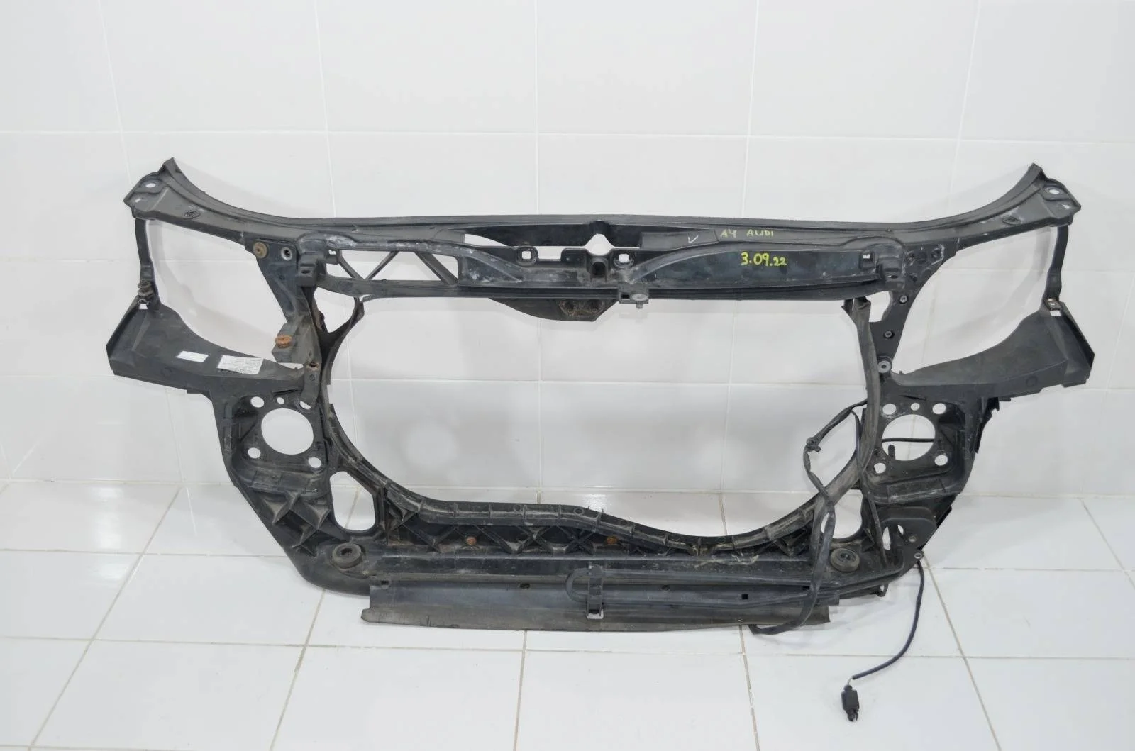 Панель передняя (телевизор) AUDI A4 2005-2007 8E0805594E B7