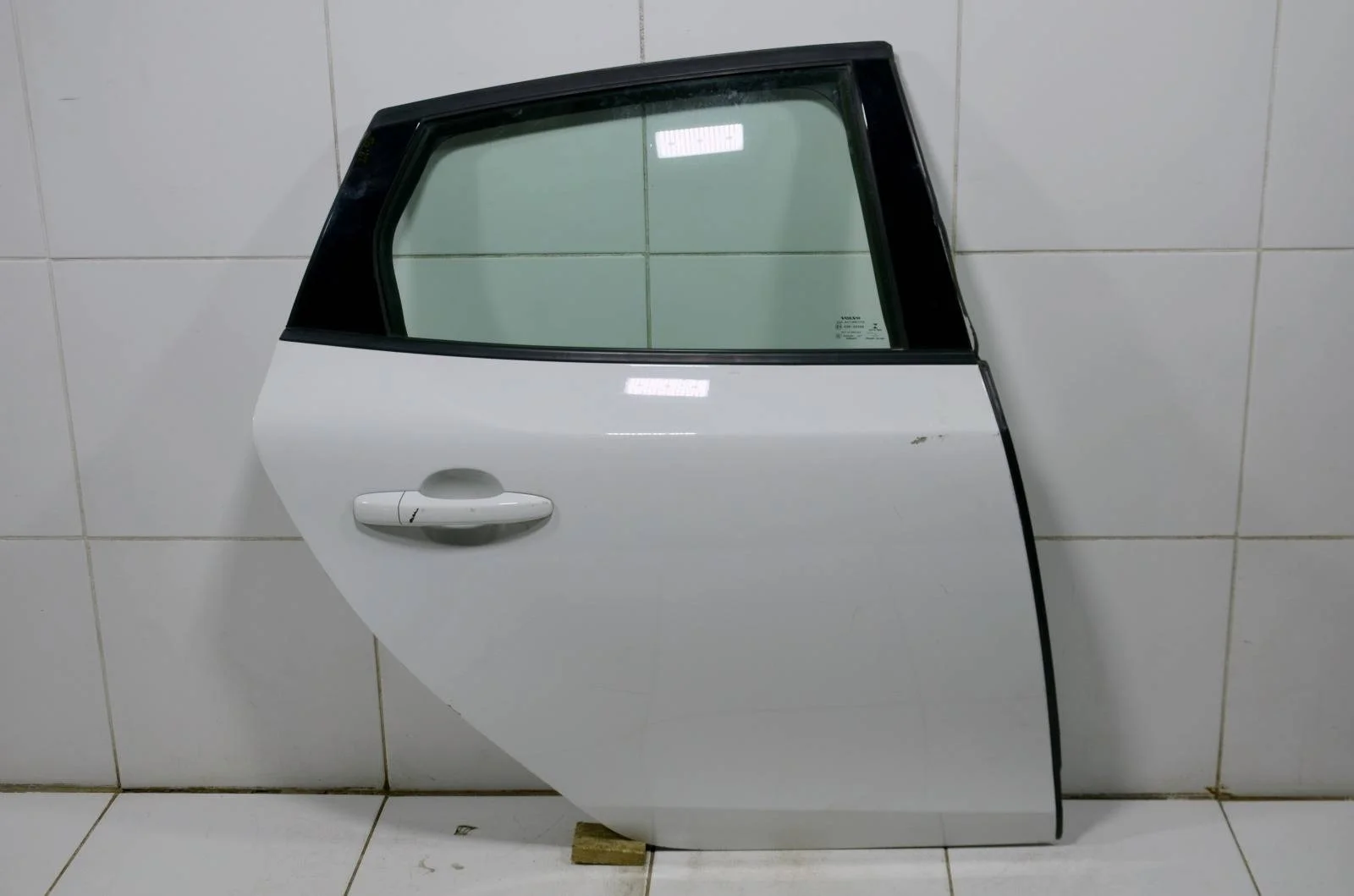 Дверь VOLVO V40 2012+ 31662587 MV, задняя правая