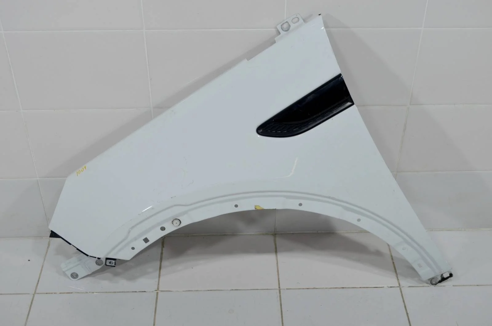 Крыло LAND ROVER DISCOVERY SPORT 2015+ LR061384 L550, переднее левое