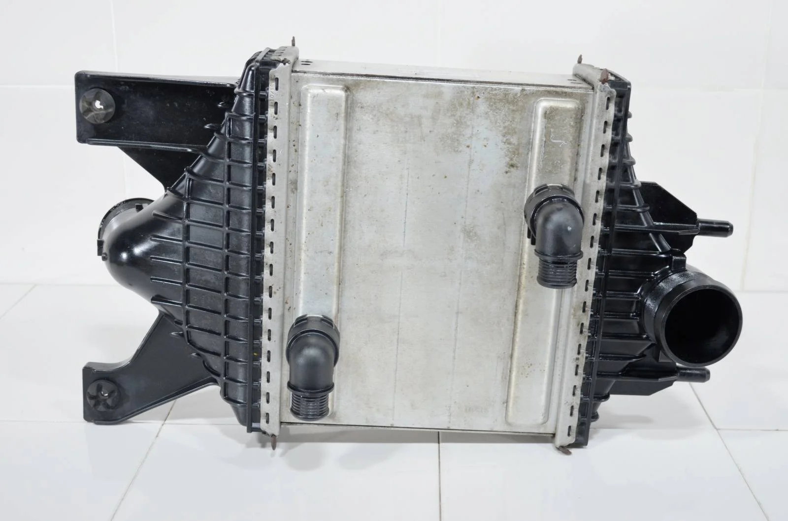 Интеркулер LAND ROVER RANGE ROVER EVOQUE 2016+ LR062405 L405