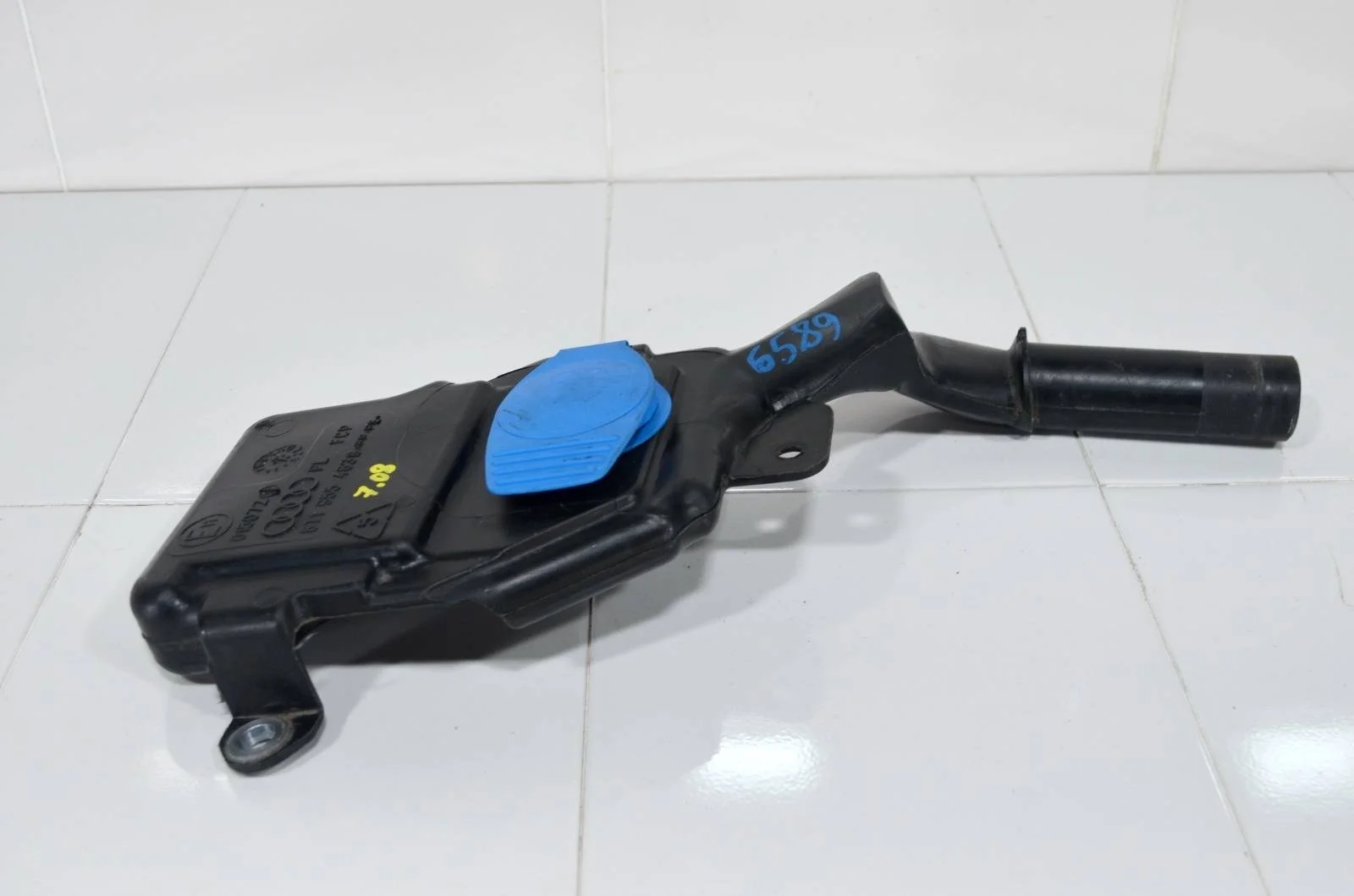 Горловина бачка стеклоомывателя AUDI A5 2007+ 8T1955463B 8T