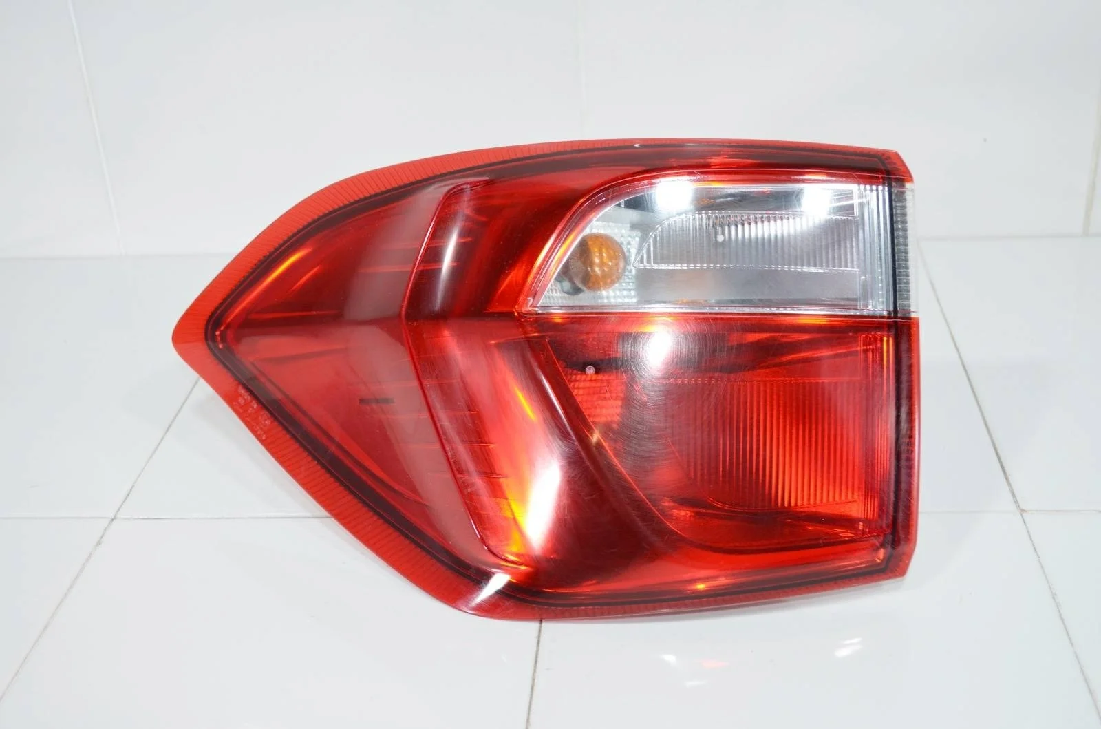 Фонарь FORD ECOSPORT 2014-2019 2304083 CR1, левый