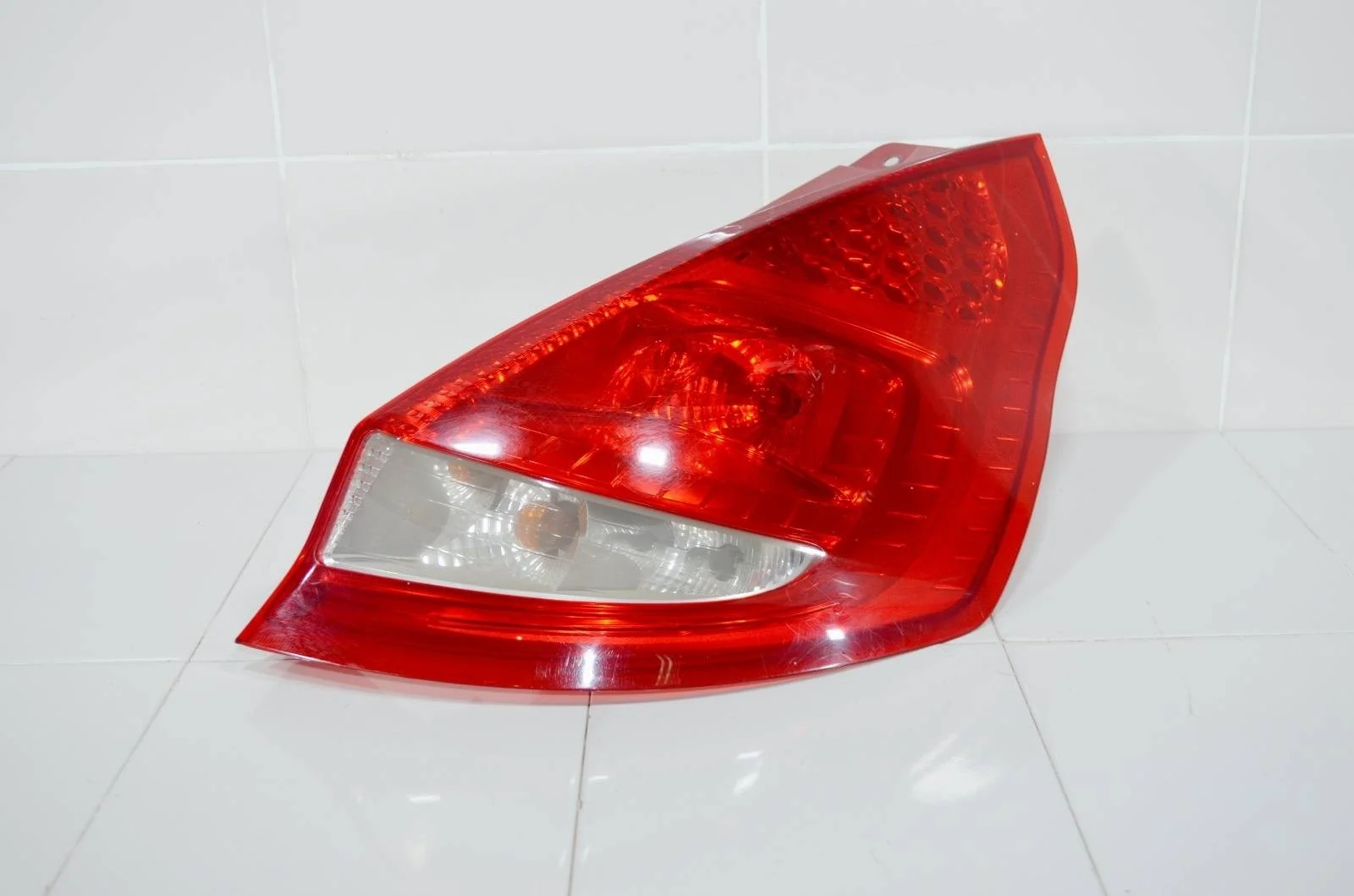 Фонарь FORD FIESTA 2008+ 1709552 6, правый