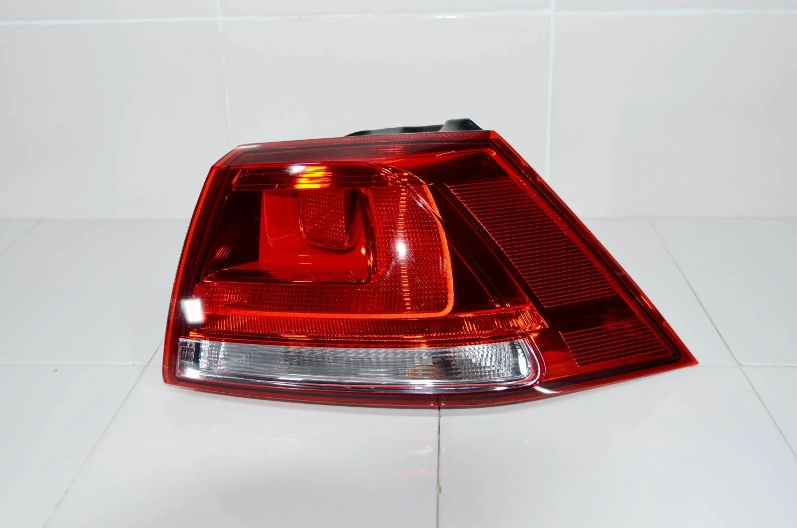 Фонарь VOLKSWAGEN GOLF 2012+ 5G0945096M 7, правый