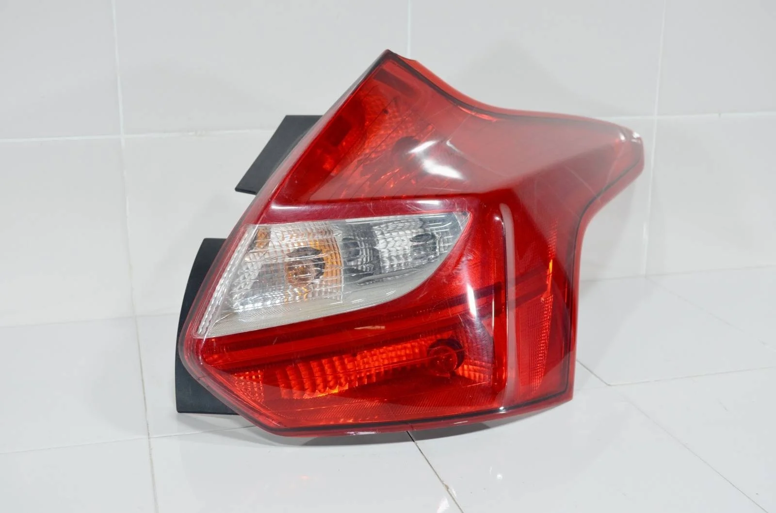 Фонарь FORD FOCUS 2011-2015 1708831 3, правый