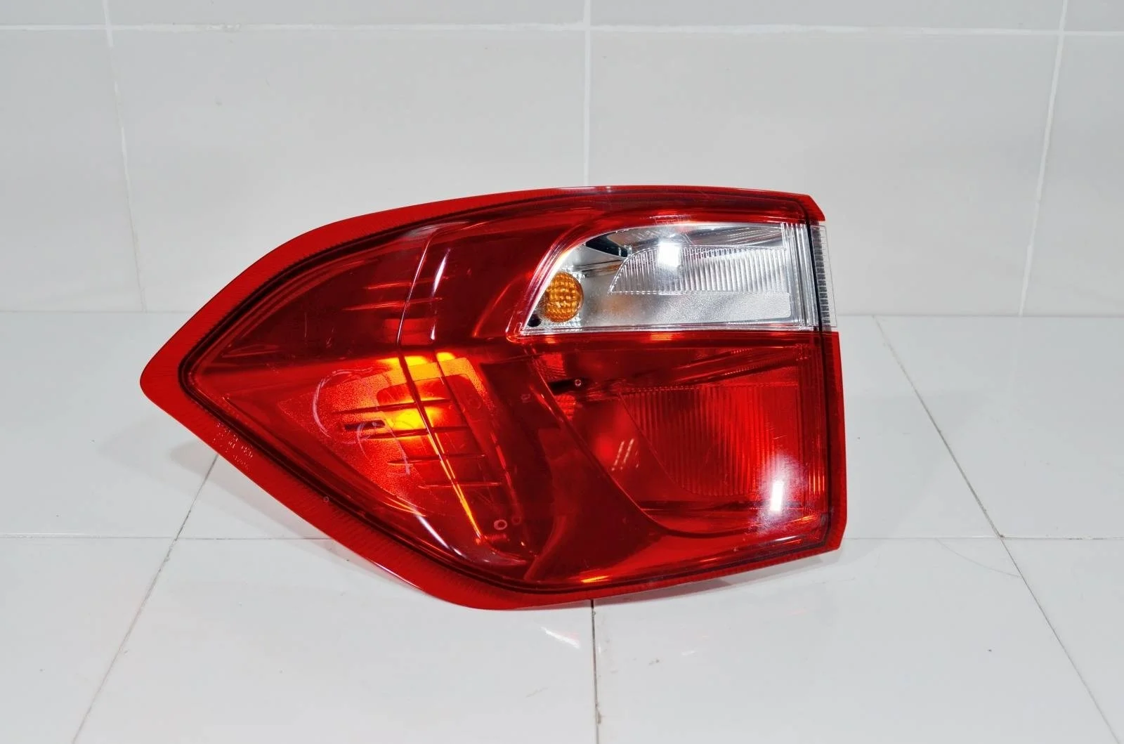 Фонарь ford ECOSPORT 2017+ 2304083 CR6, левый