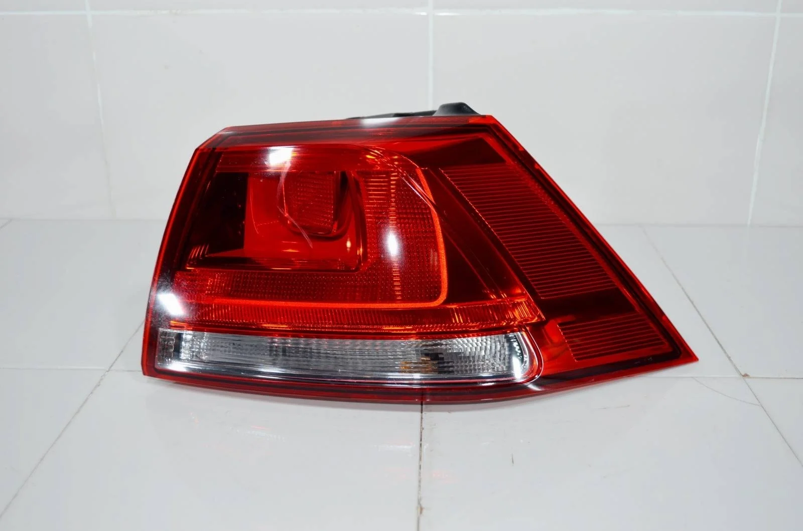 Фонарь VOLKSWAGEN GOLF 2012+ 5G0945096M 7, правый