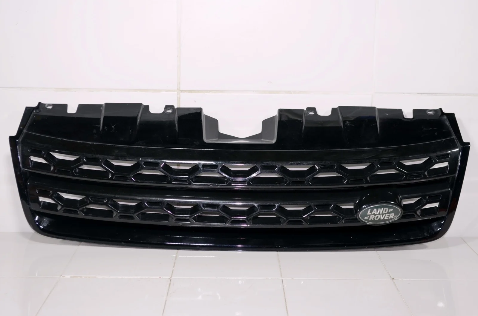Решетка радиатора LAND ROVER DISCOVERY SPORT 2015+ LR066143 L550