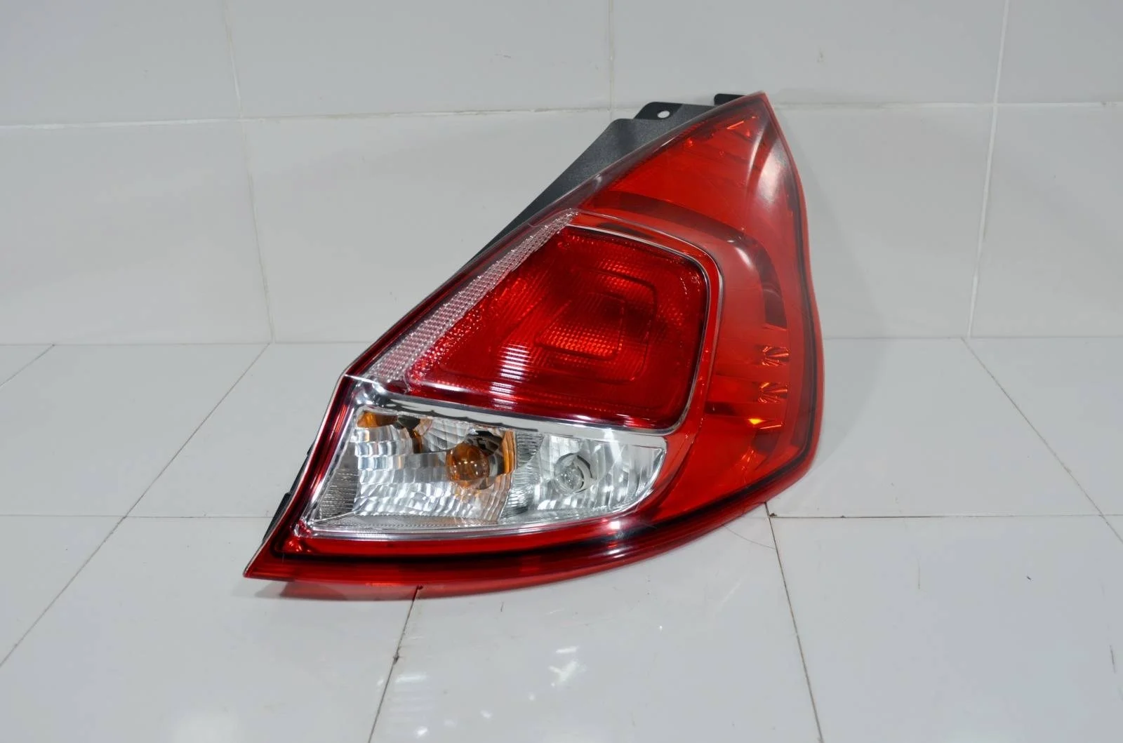 Фонарь FORD FIESTA 2012+ 1778973 6, правый