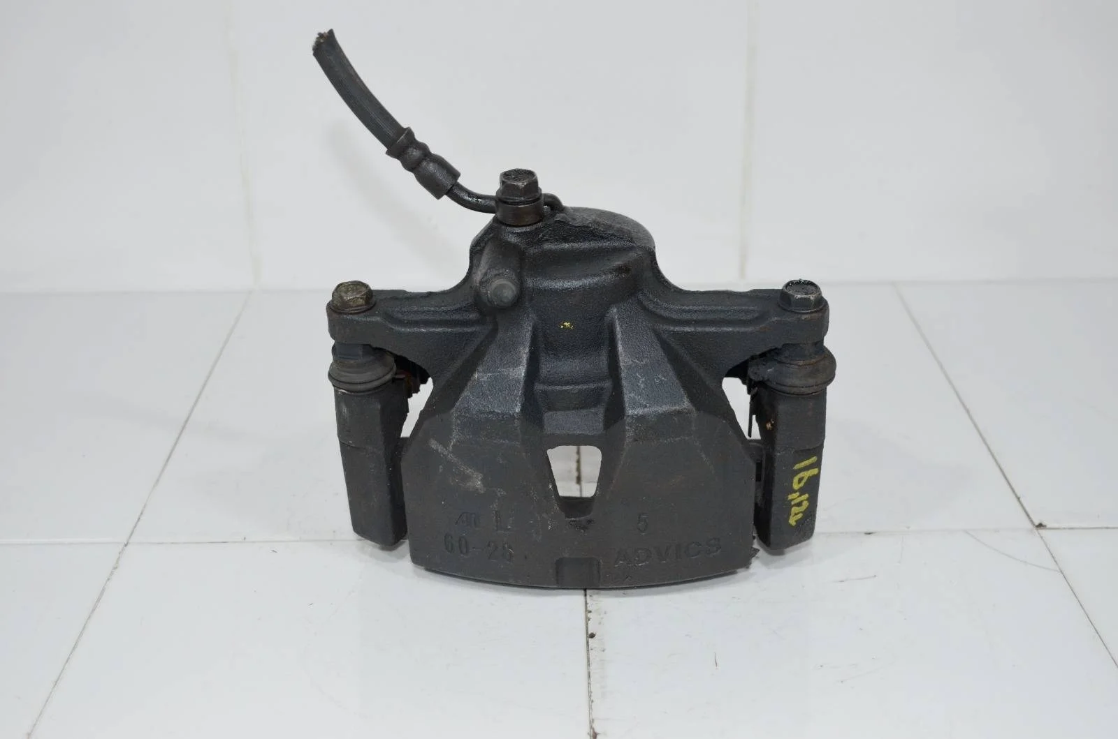 Суппорт тормозной LEXUS IS250/350 2005-2013 4775053060 XE20, передний левый