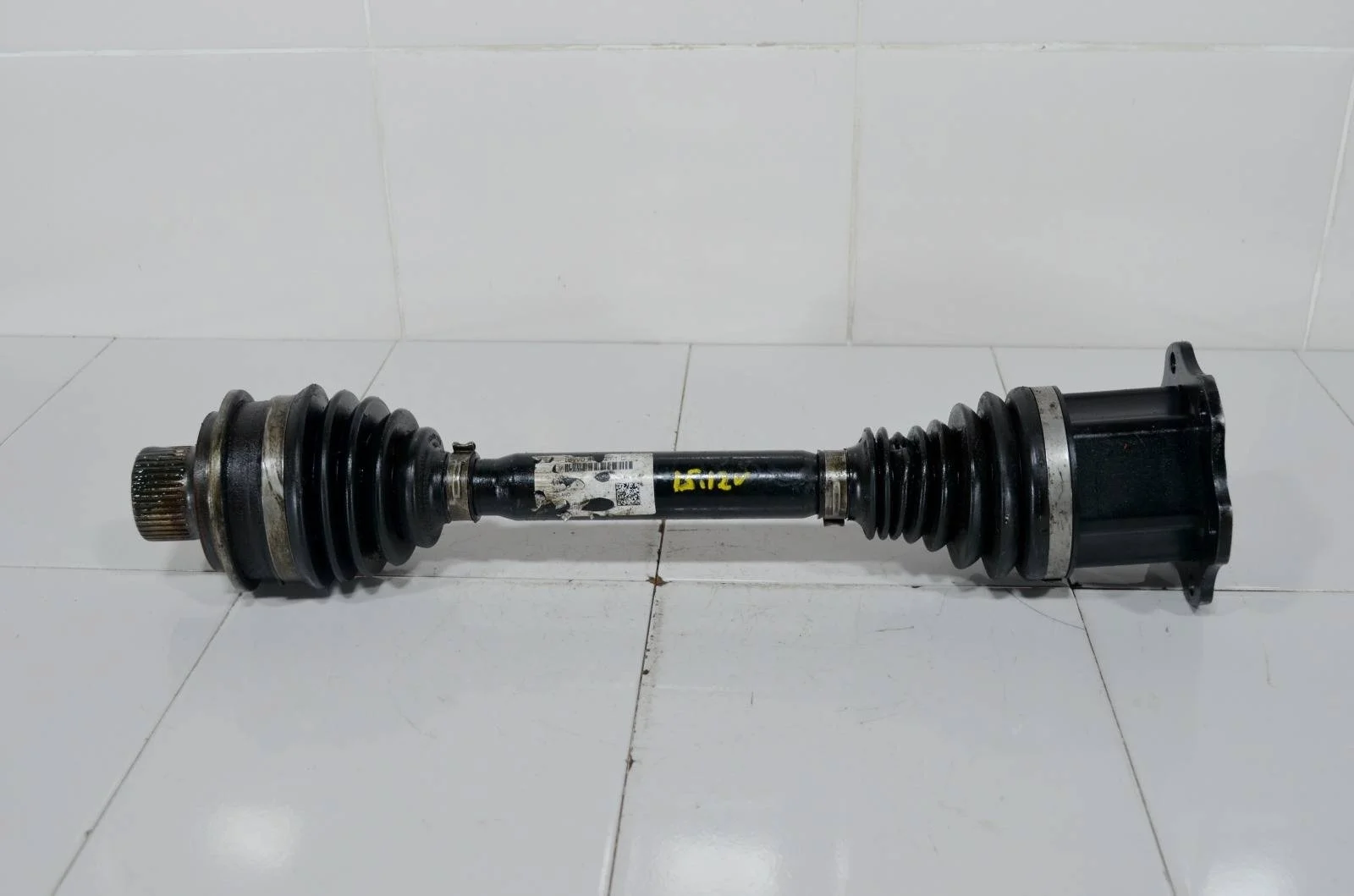 Привод AUDI A4 2016+ 8W0407271D B9, передний