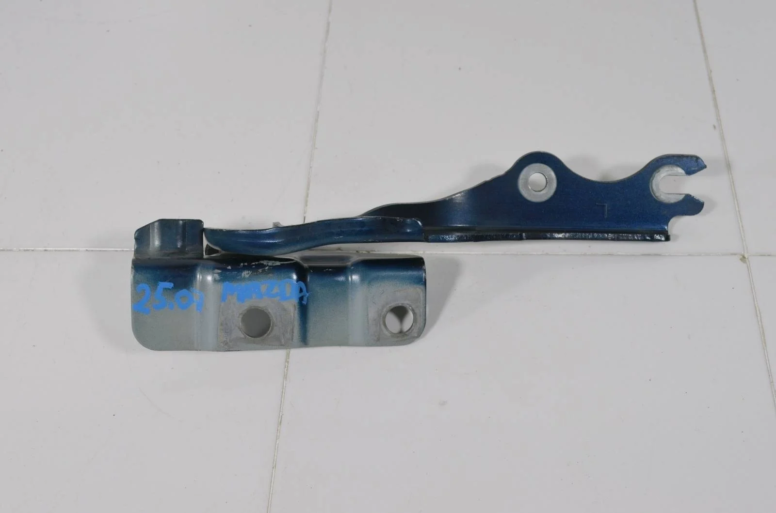 Петля капота Mazda CX-5 2011+ KD5352420A KE, левая