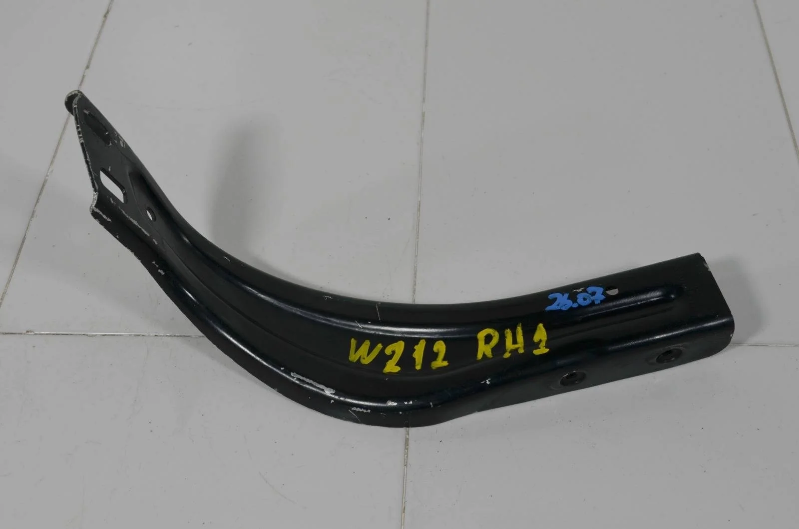 Кронштейн фары MERCEDES-BENZ E-Class 2009+ A2126200285 W212, правый