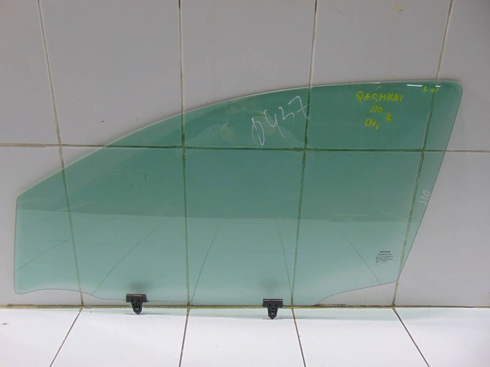 Стекло двери NISSAN QASHQAI 2006+ 80301JD000 J10, переднее левое