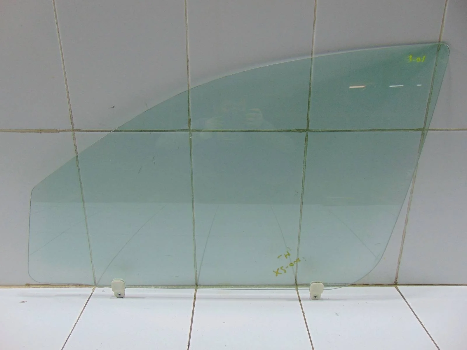 Стекло двери MITSUBISHI OUTLANDER 2005+ 5706A007 CW, переднее левое