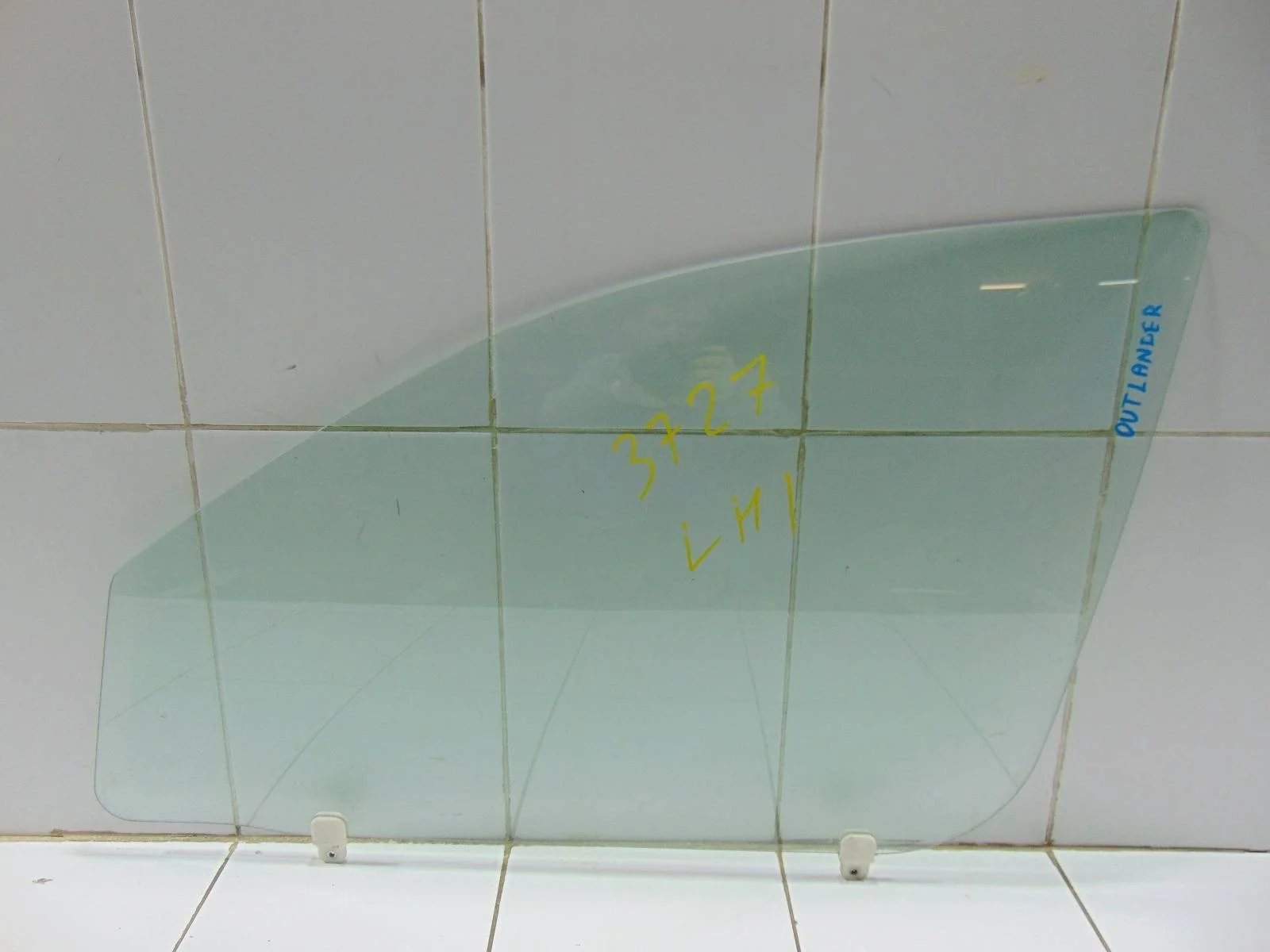 Стекло двери MITSUBISHI OUTLANDER 2005+ 5706A007 CW, переднее левое