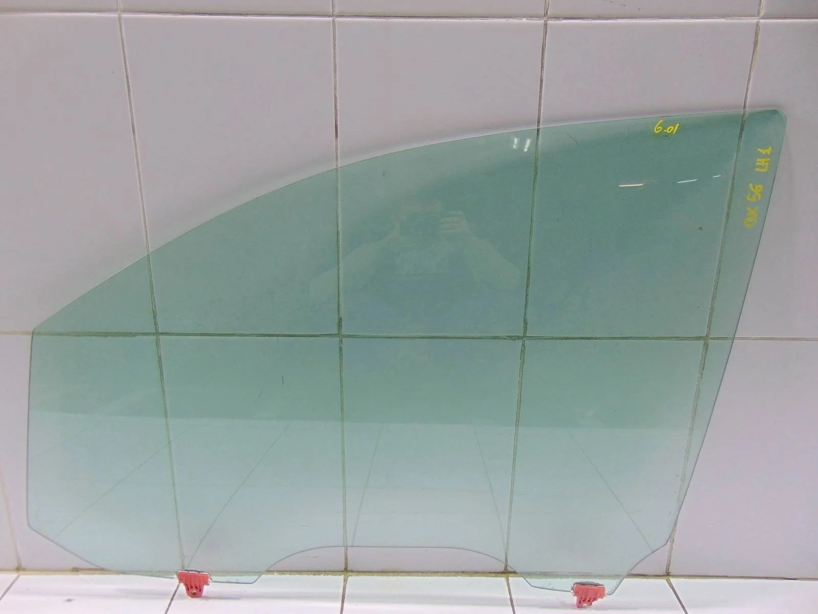 Стекло двери INFINITI QX56 2003+ 803017S000 JA60, переднее левое