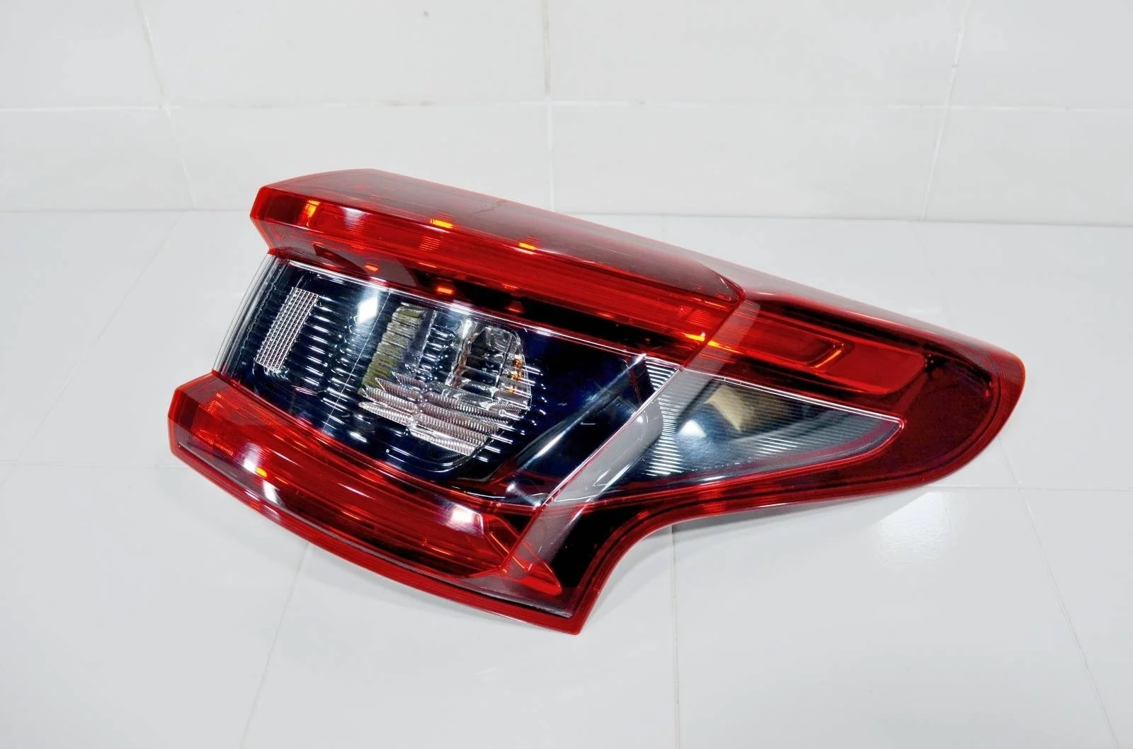 Фонарь NISSAN QASHQAI 2017+ 26550HV00A J11, правый