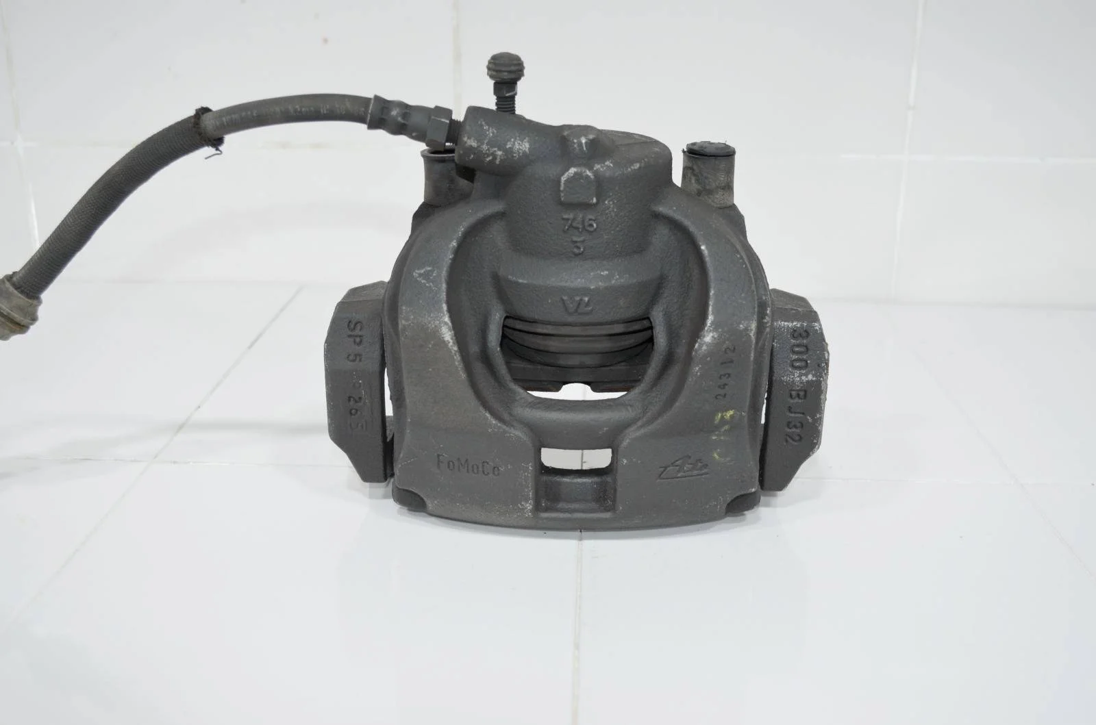 Суппорт тормозной LAND ROVER RANGE ROVER EVOQUE 2011-2018 LR015386 L538, передний правый