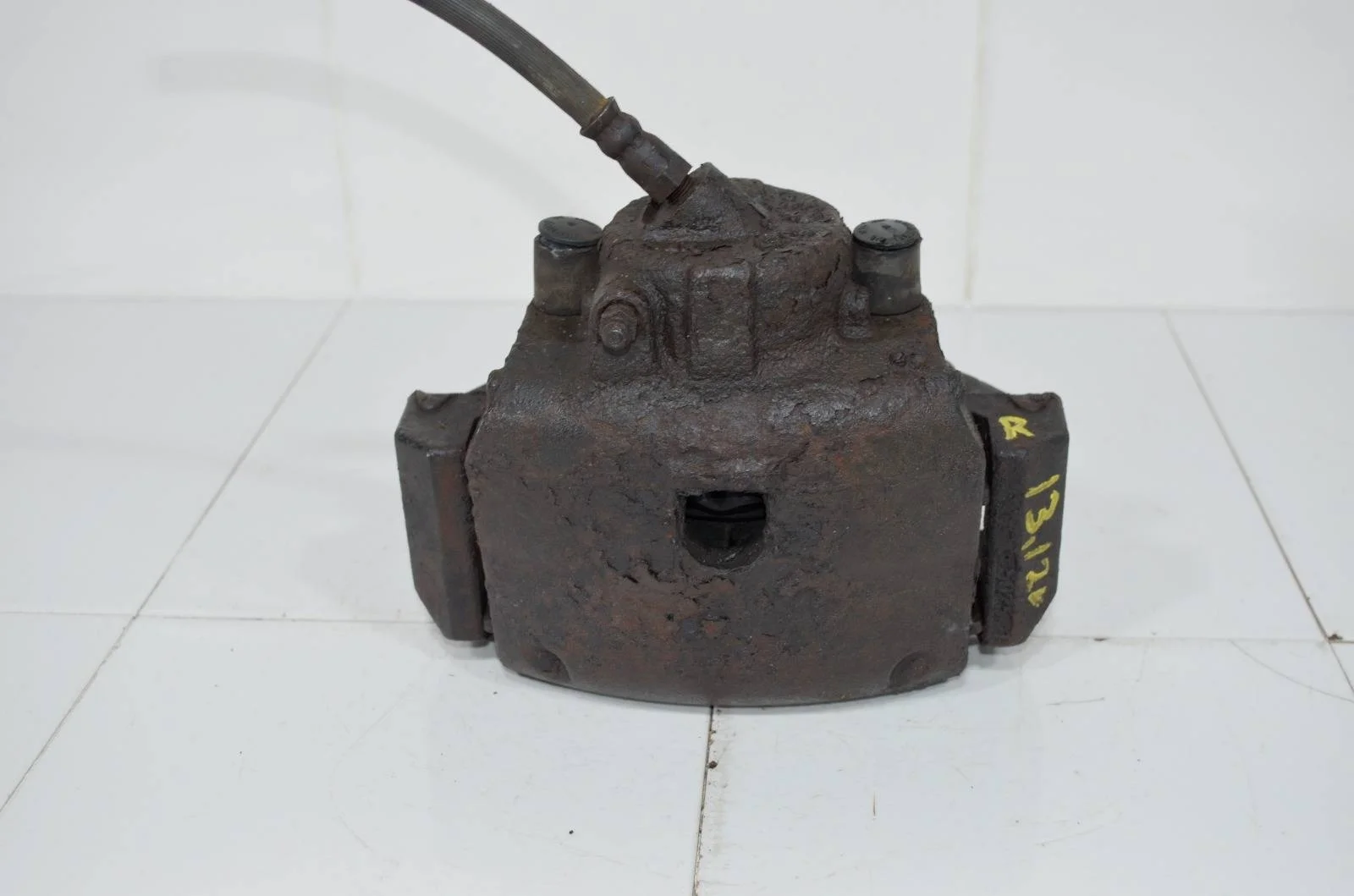 Суппорт тормозной MAZDA TRIBUTE 2000-2007 ECZ13398ZD 1, передний правый