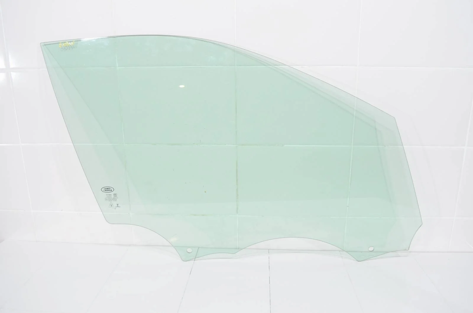 Стекло двери LAND ROVER DISCOVERY SPORT 2015+ LR080134 L550, переднее правое