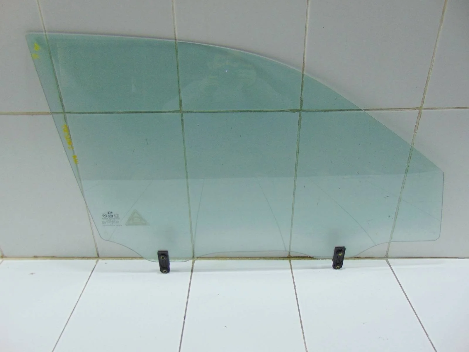 Стекло двери HYUNDAI TUCSON 2004-2010 824202E000 1, переднее правое