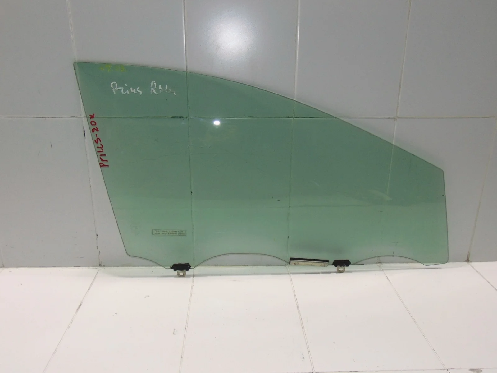 Стекло двери TOYOTA PRIUS 2003-2009 6810147050 NHW20, переднее правое