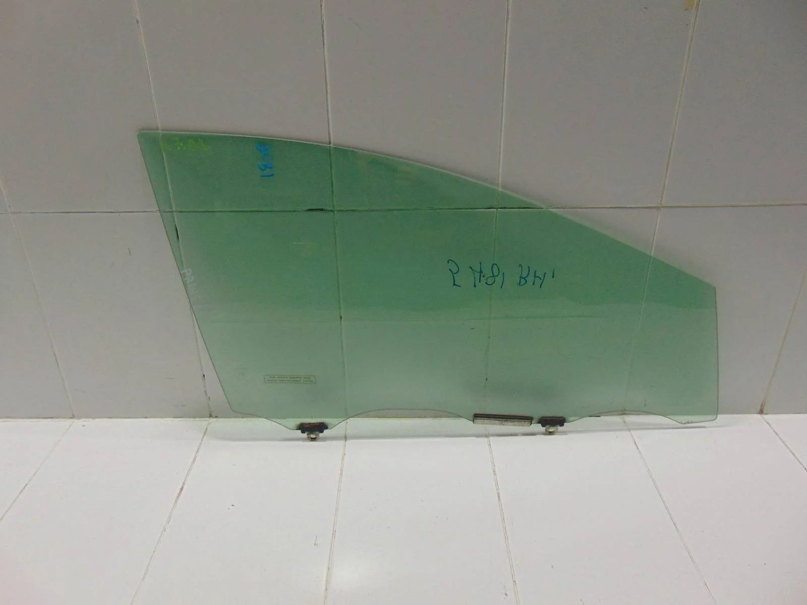 Стекло двери TOYOTA PRIUS 2003-2009 6810147050 NHW20, переднее правое