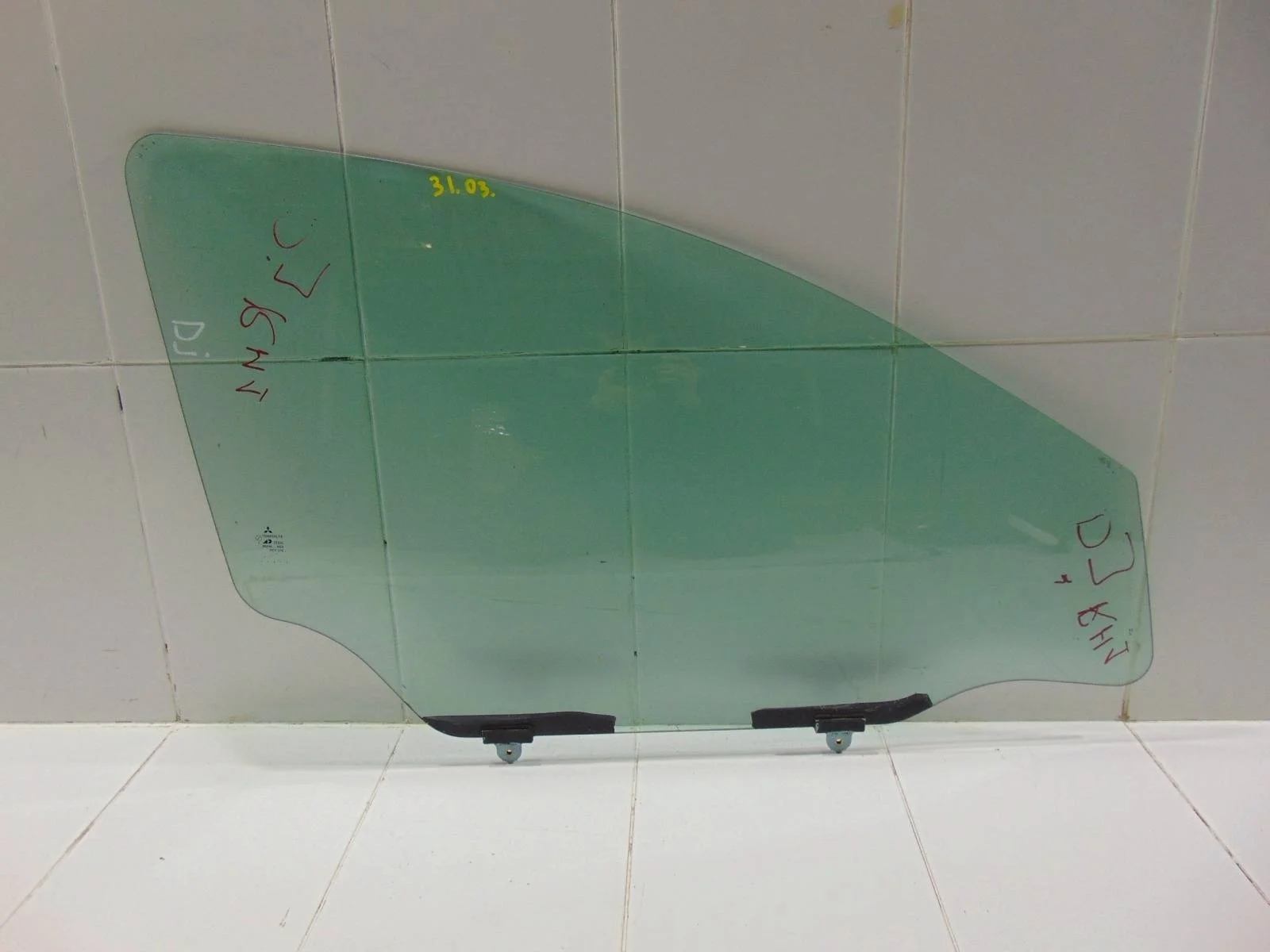 Стекло двери MITSUBISHI GALANT 2003-2012 5706A132 DJ/DM, переднее правое