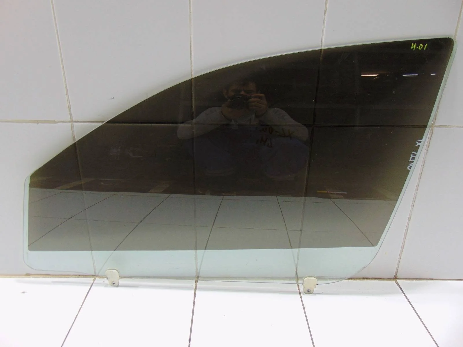 Стекло двери MITSUBISHI OUTLANDER 2006-2012 5706A007 CW, переднее левое